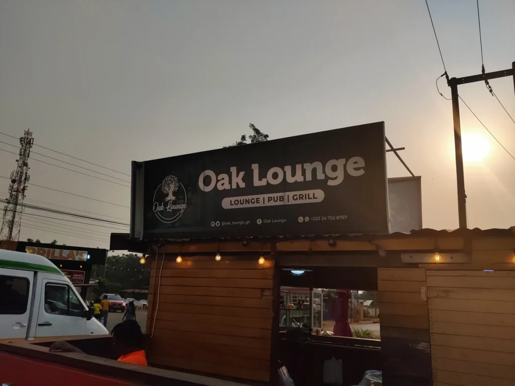 Oak Lounge Bar, Oyarifa