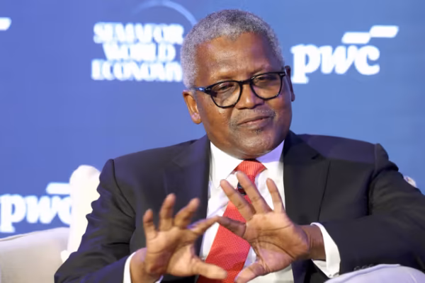 Dangote Refinery Seeks $1 Billion Private Debt Sale as Output Surpasses 700,000 Barrels Per Day