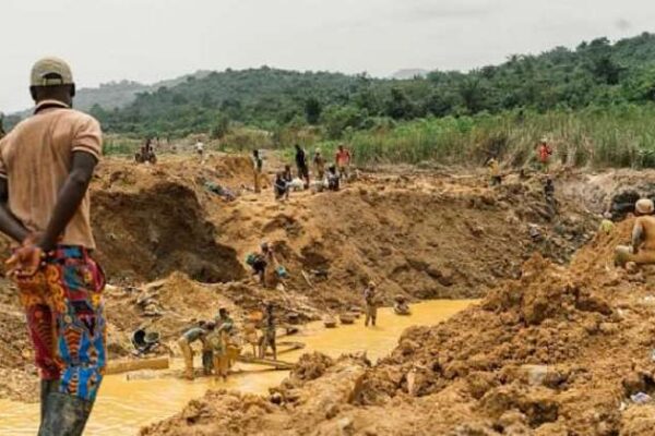 Small-Scale Miners Overtake Large-Scale Producers for First Time