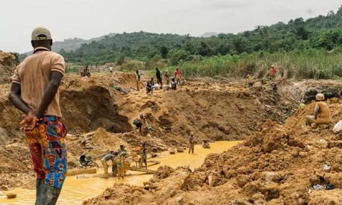 Small-Scale Miners Overtake Large-Scale Producers for First Time