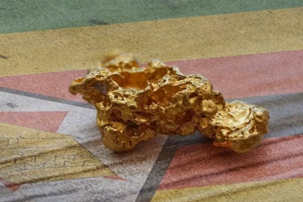 Zimbabwe Approves Second Gold Refinery in Bulawayo as Output Surges