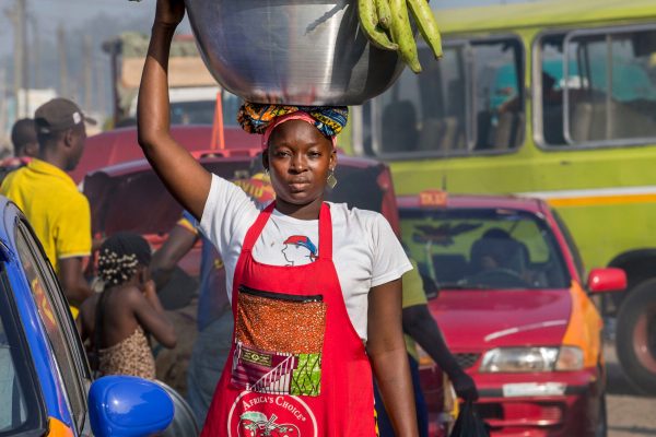 How Accra's Street Vendors Outcompete Formal Retailers